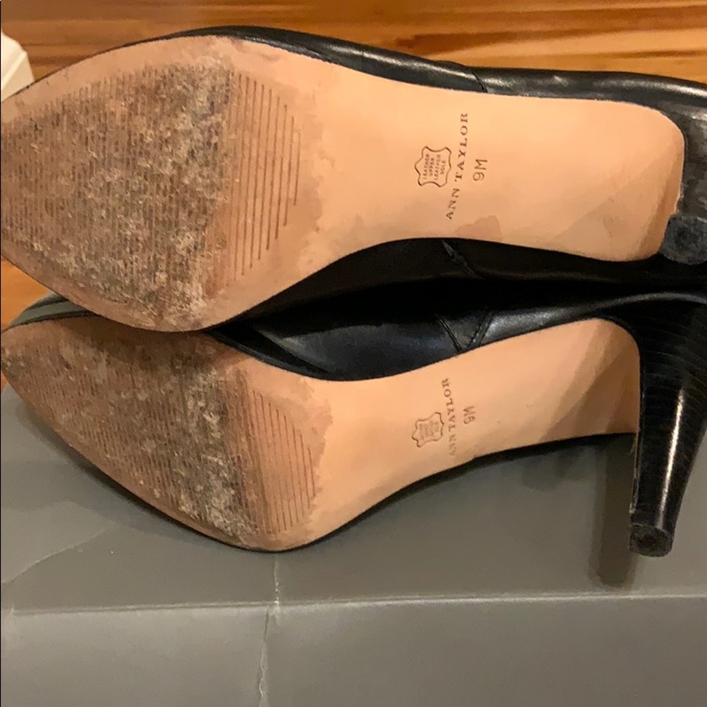 Ann Taylor All leather Bootie with buckle - Picture 3 of 4